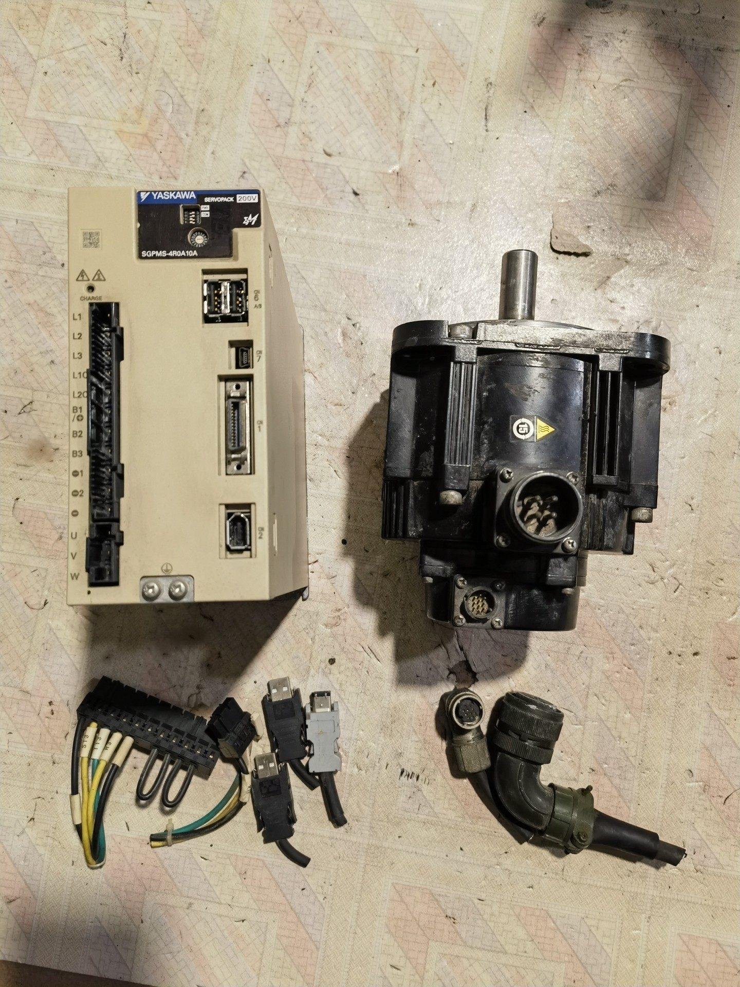 安川伺服电机，型号：SGMMG