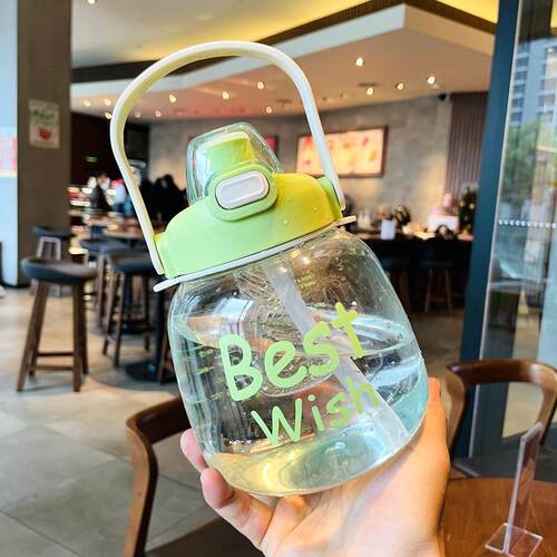 New large-capacity, heat-resistant plastic water bottle. Sty