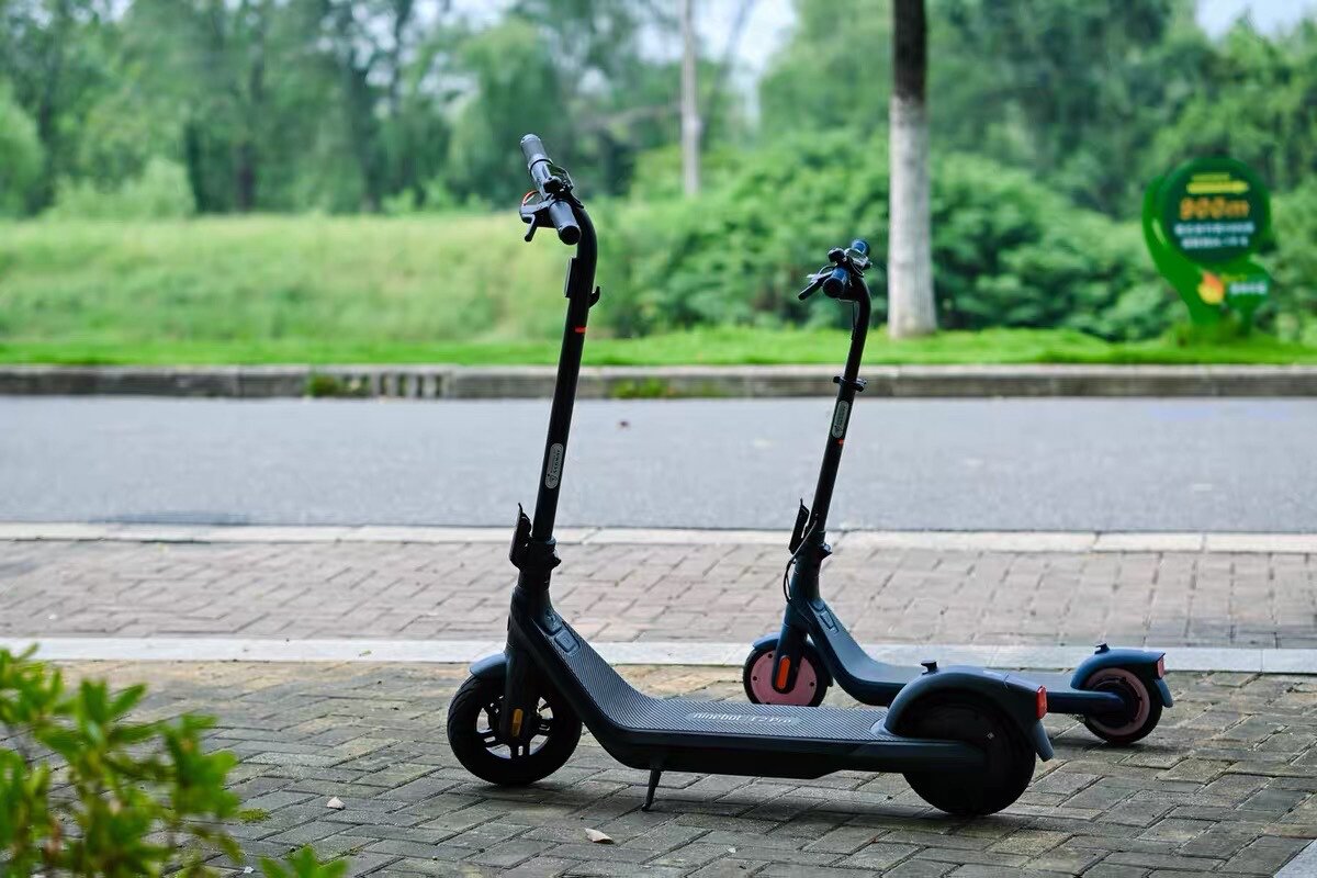 Электросамокат Ninebot C2 Pro: обновленный дизайн, умный транспорт для детей и подростков, легкий, складной, с Bluetooth-колонкой и атмосферной подсветкой photo review
