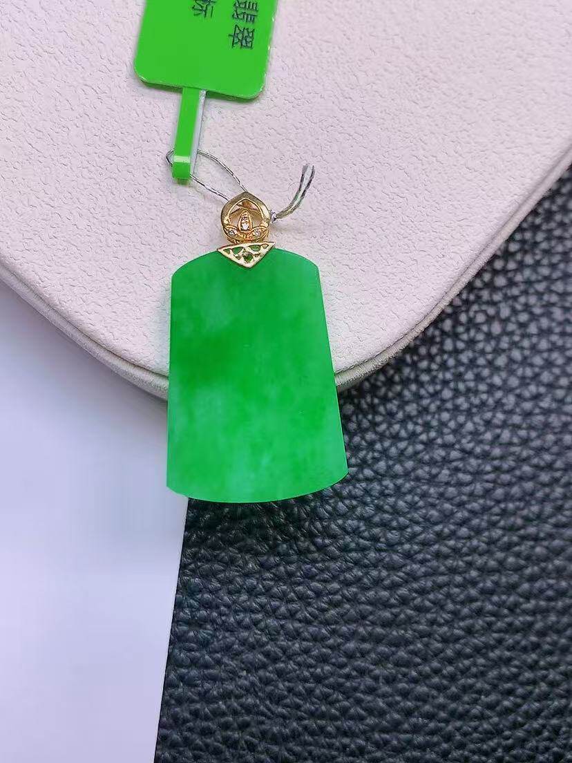 天然真品翡翠正品 水润细腻气质18k金镶嵌冰阳绿满阳色无事牌吊坠
