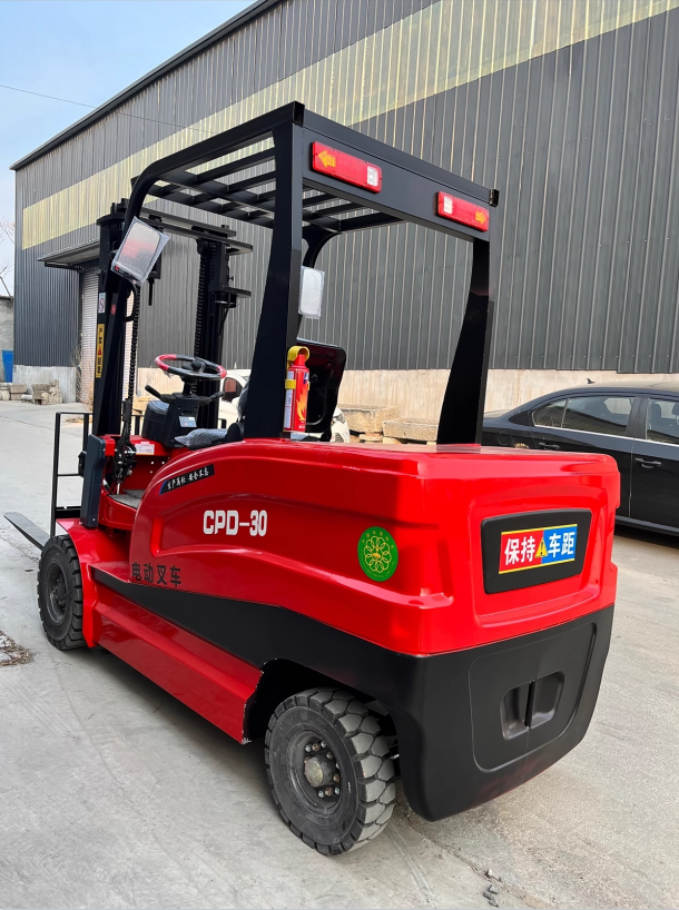 1月29日菏泽全新3吨电动叉车，专用钢龙门架（含上牌手续）网络拍卖公告