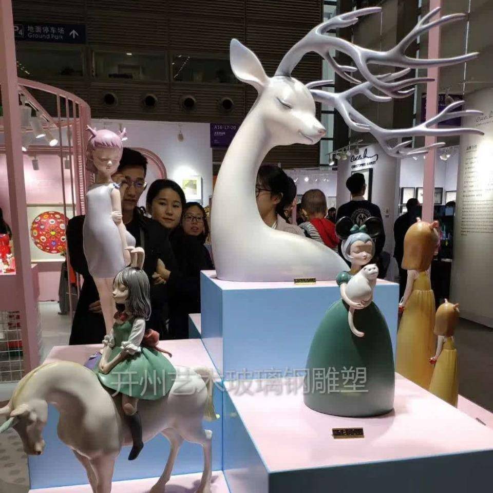 深圳厂家直销玻璃钢卡通动物鹿人物展示柜摆件创意轻奢北欧工艺品