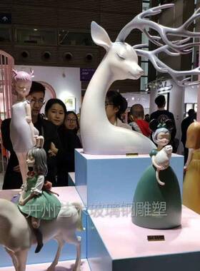 深圳厂家直销玻璃钢卡通动物鹿人物展示柜摆件创意轻奢北欧工艺品