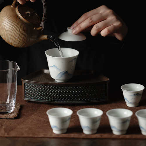 手绘青花刻功夫单个陶瓷家用纯 泡茶束才二盖碗茶杯山水茶碗大号