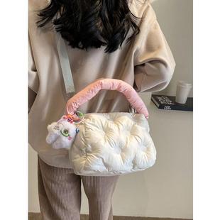 全球手提包女秋冬小众设20女26新款 羽绒包软计包包斜挎头相机可爱