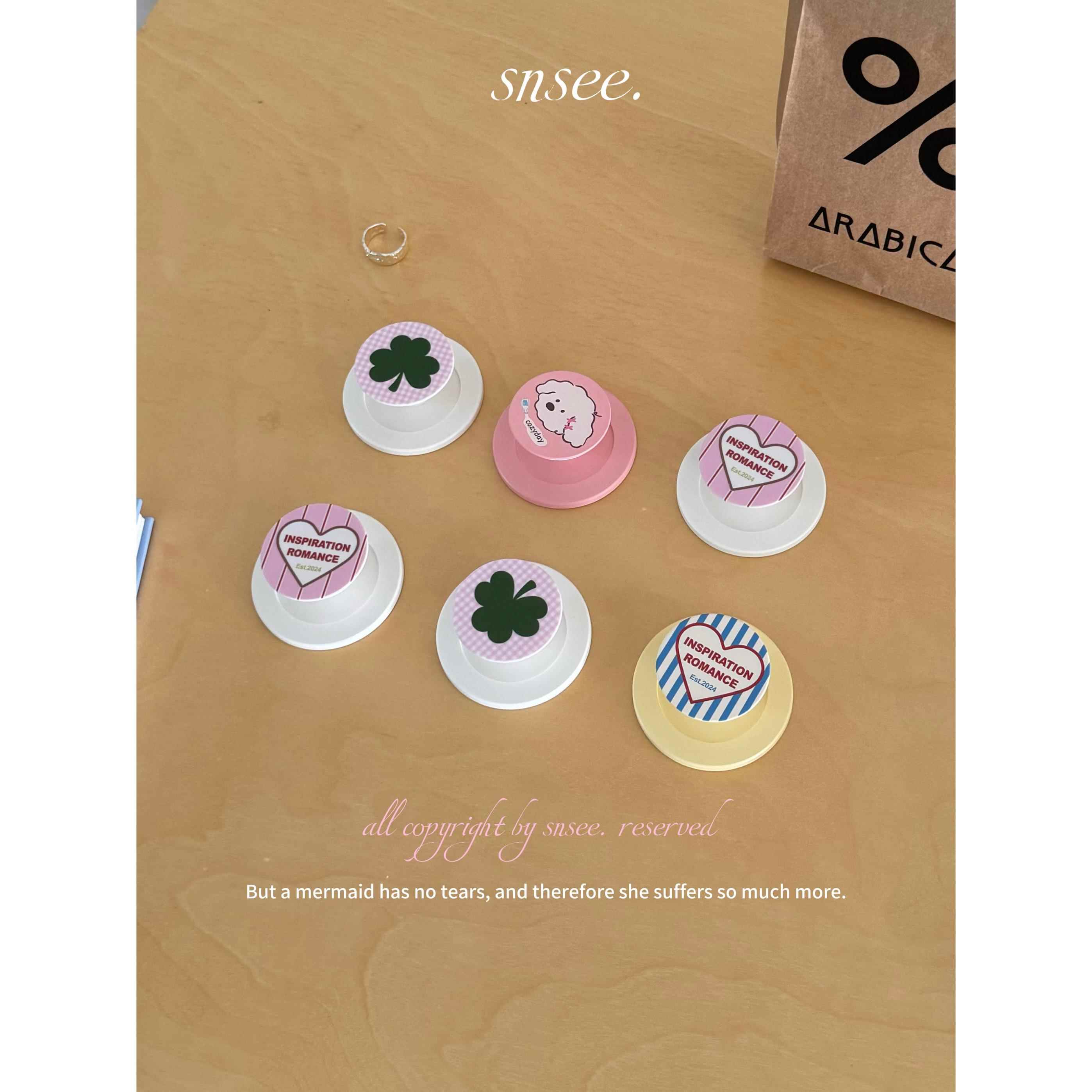 snsee｜撞色集合！磁吸手机架可爱少女糖果色透明伸缩气囊支架AI图片