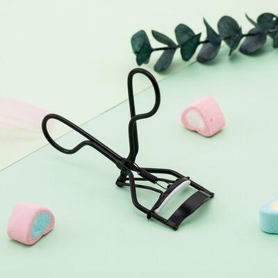 Curled Local Lash Curler for Long-lasting Shaping - Mini Seg