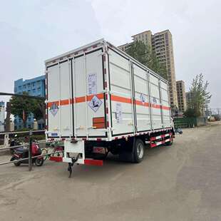 6米大运单桥杂项厢式车 废机油 带油渣土危险品运输车 两侧全开门