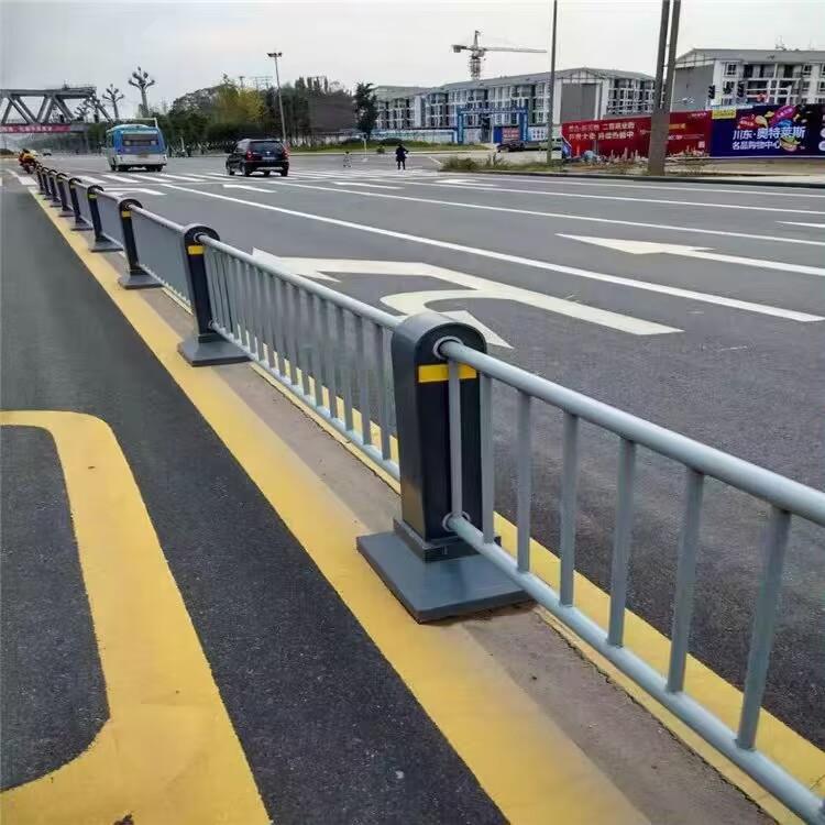 公路中央防撞护栏市政马路人行道两侧隔离栏停车场机非道路防护栏