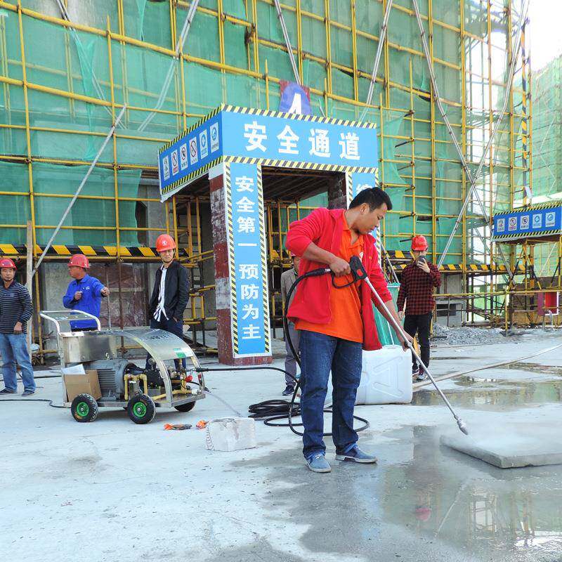 工地现场水泥拉毛用500公斤高压清洗机冲洗E5022高压水枪