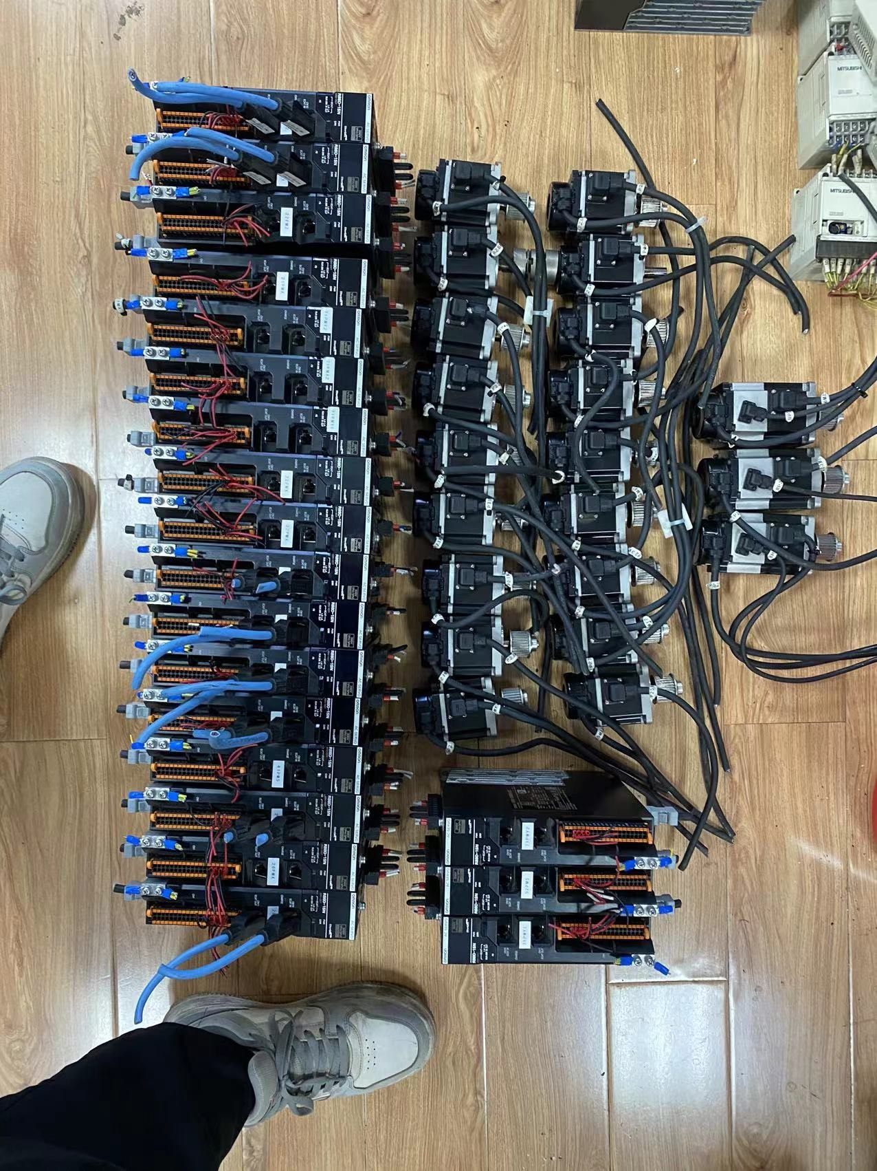 R88D-1SN02H-ECT单价20个