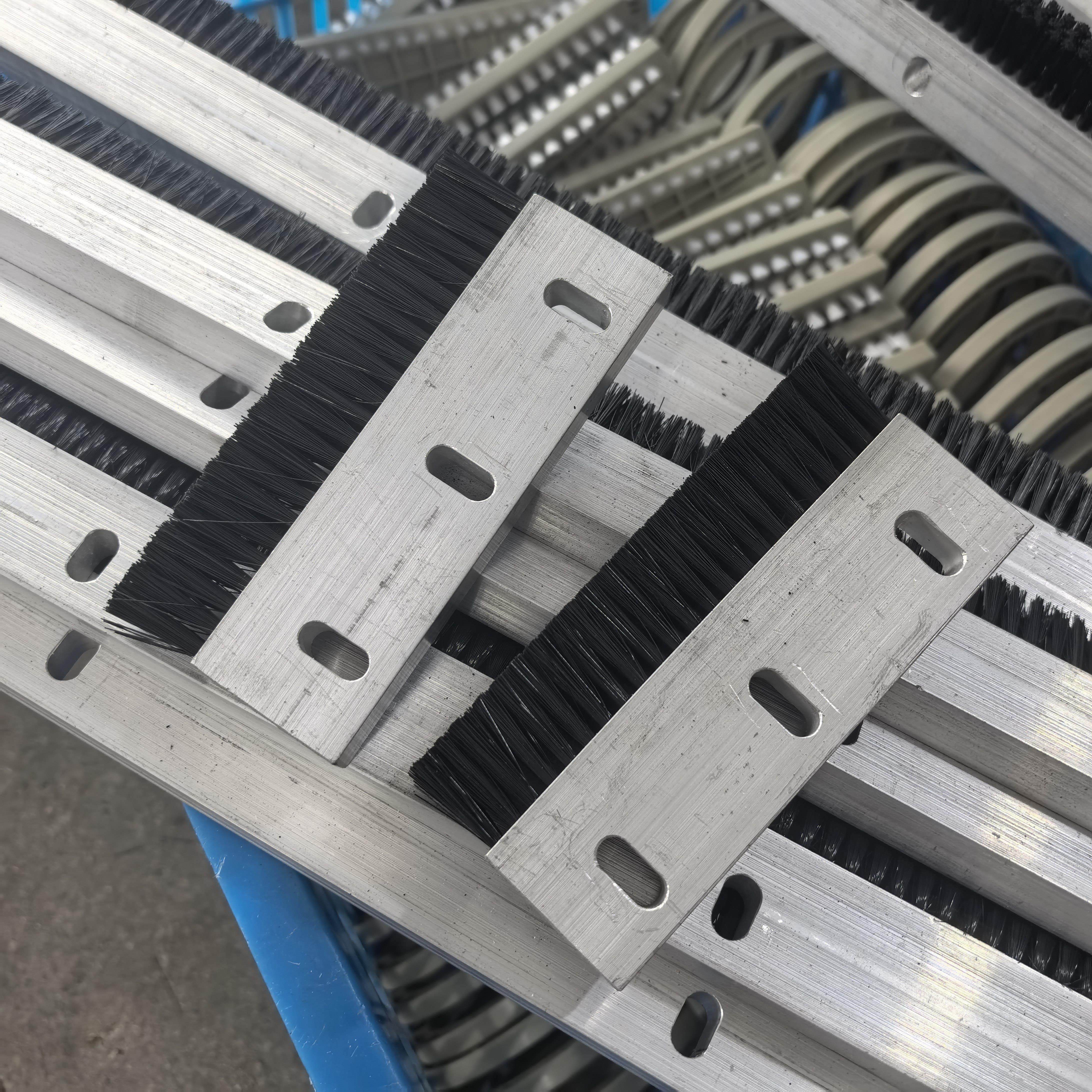 工业毛刷条尼龙丝刷数控冲床板刷PVC/PP条刷工业毛刷条铝合金条刷