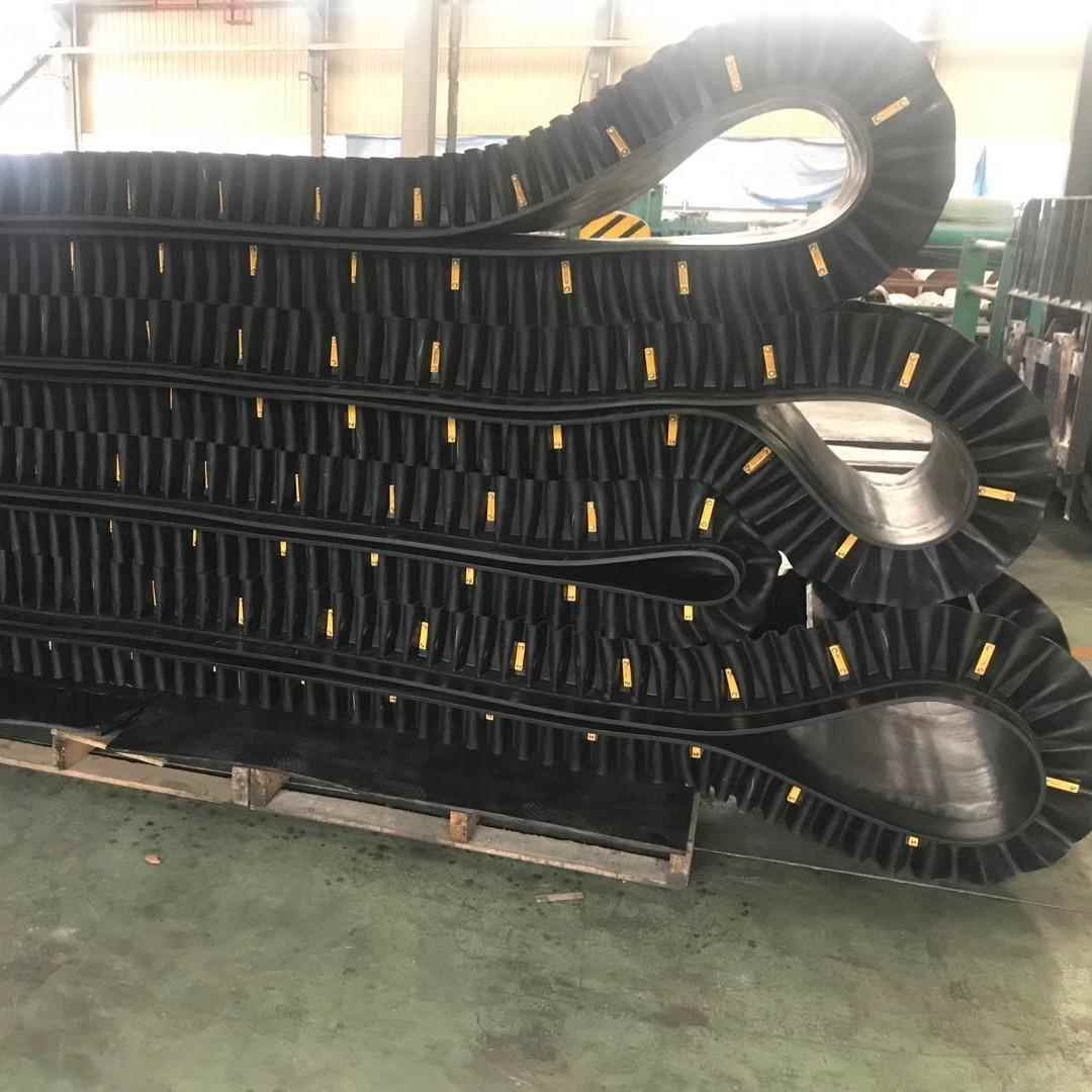 大倾角裙边输厂送宽带加电燃爬坡阻工业用尼龙橡胶传送带输OVI送