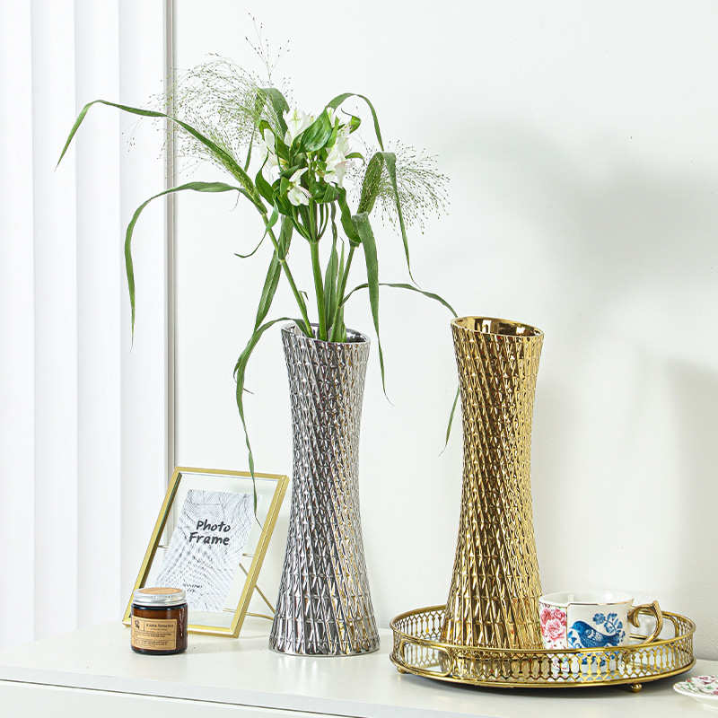 轻奢风陶瓷花瓶渐变炫彩广州塔小蛮腰纪念品玄关客厅摆件水培花器