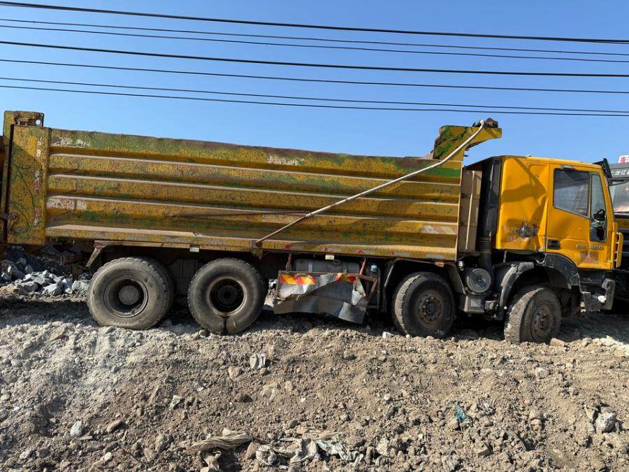 1月23日台州运输公司名下浙JB9827红岩牌重型自卸货车一辆网络拍卖公告