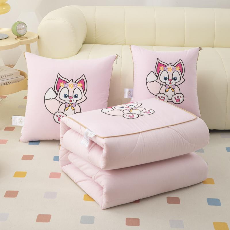 全棉13372密度抱枕被四周踩棉设计卡通贴布绣靠垫被