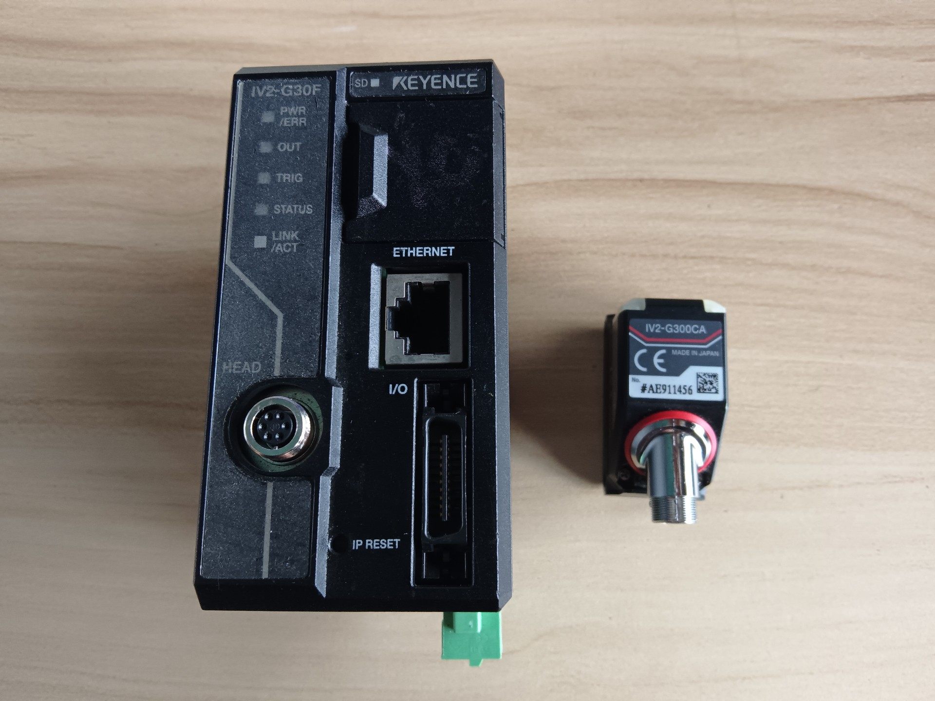 基恩士 IV2-G30F+IV2-G300CA 一套