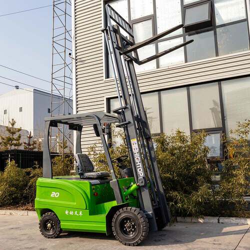 出口俄罗斯全液压电动叉车 物流厂房装卸货叉 新能源座驾式堆高车