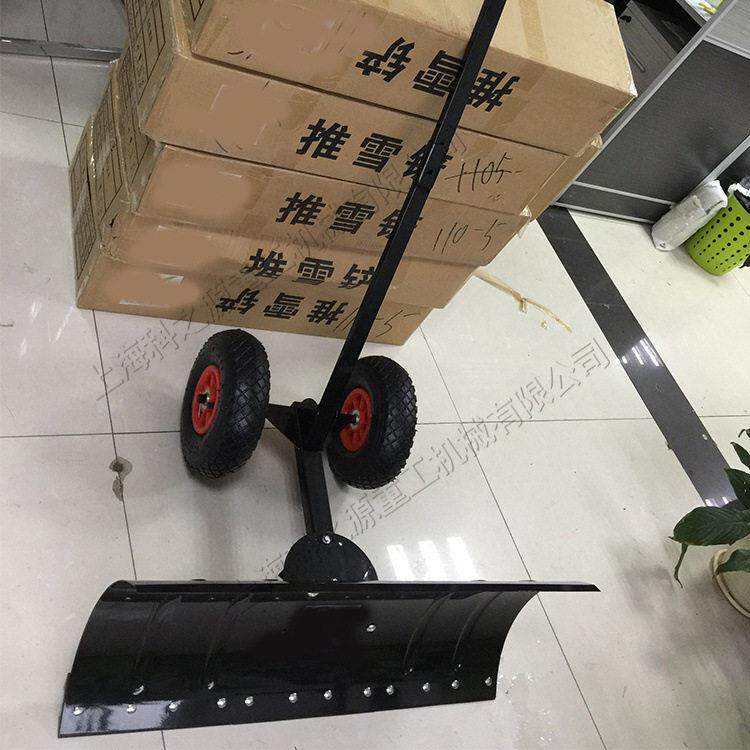 手推式人工推雪铲马路牙子铲雪机学校操场地面抛雪机供应