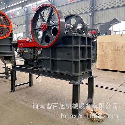 PE-200*300小型颚式破碎机移动式柴油5-8吨矿石花岗岩鄂破机厂家