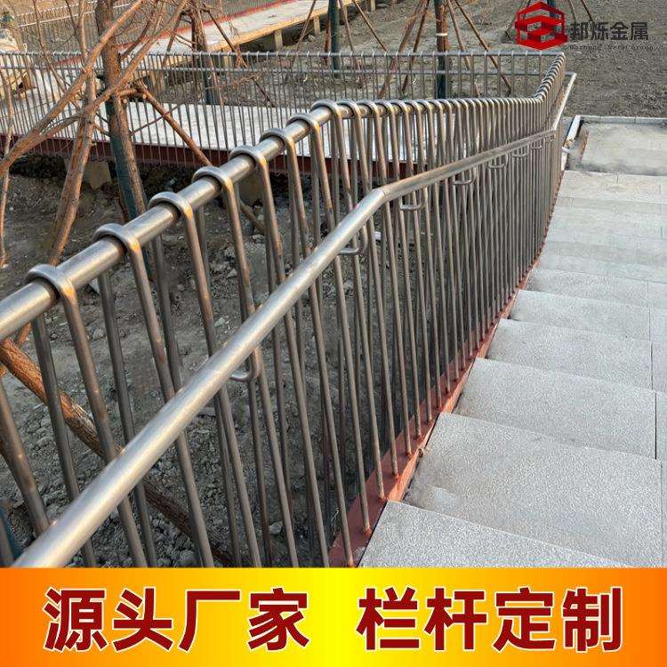 304不锈钢护栏公园河道景观楼梯扶手上海制作安装金属栏杆