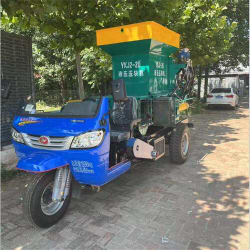 三轮边走边铡铡草车切草长短可控旋切机高喷出草牛羊粉料机