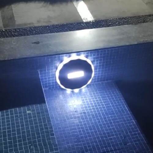 新款太阳能泳池灯防水等级IP68免布线GRB遥控太阳能水底灯