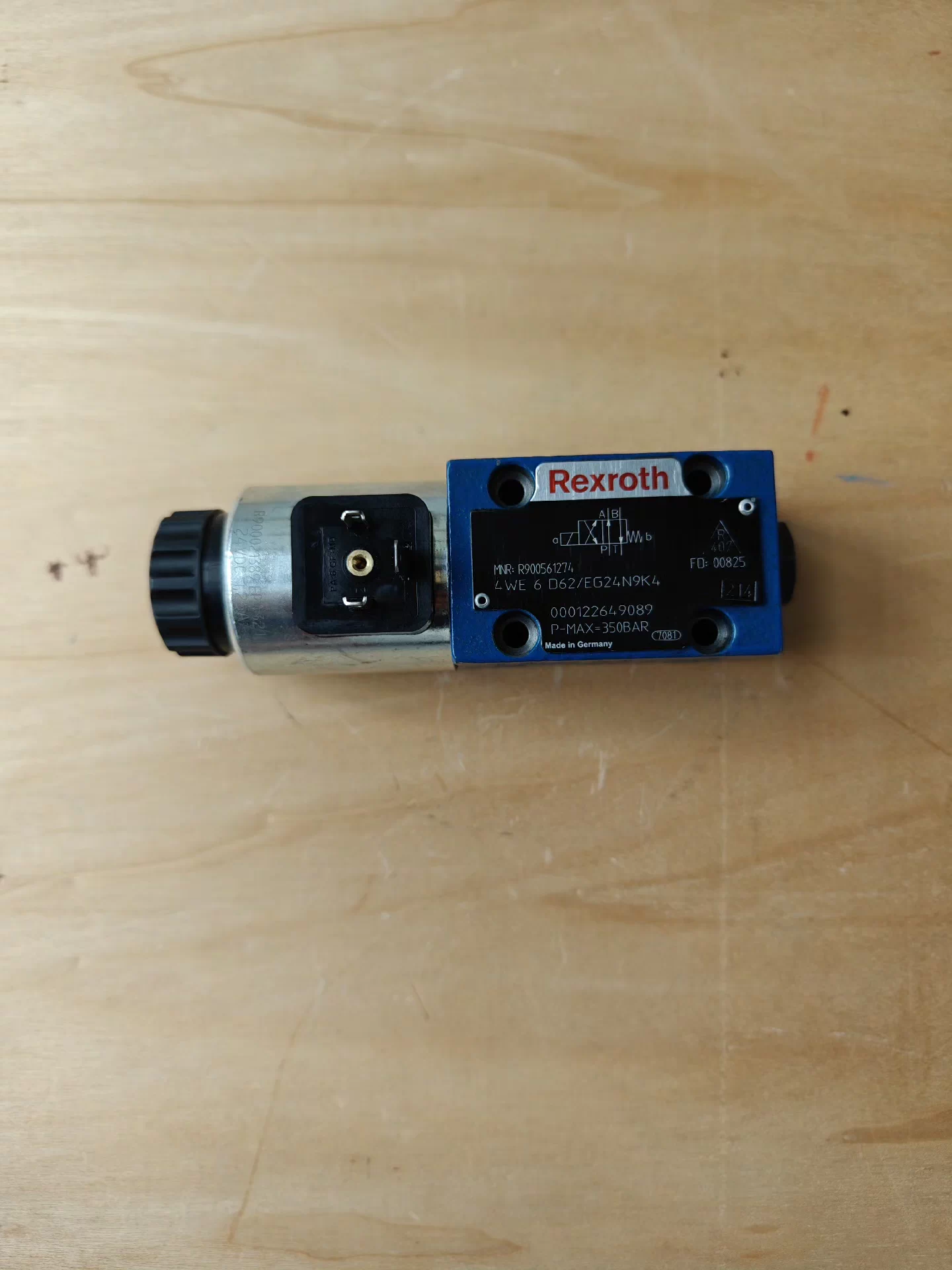 Новый электромагнитный направляющий клапан Rexroth 4WE6D62/EG24N9K4.