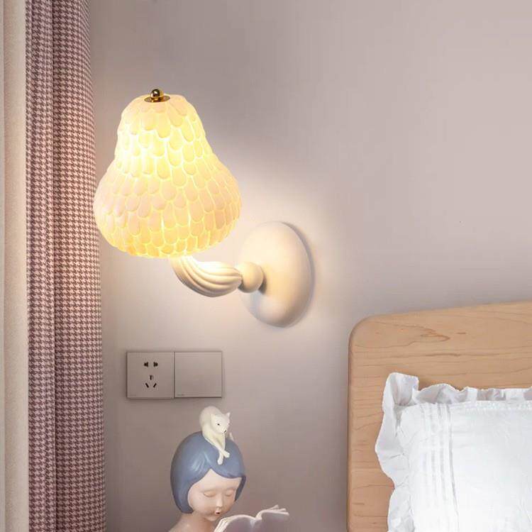 卧室儿童房床头壁灯创意2022新款设计师书房艺术羽毛树脂装饰灯具