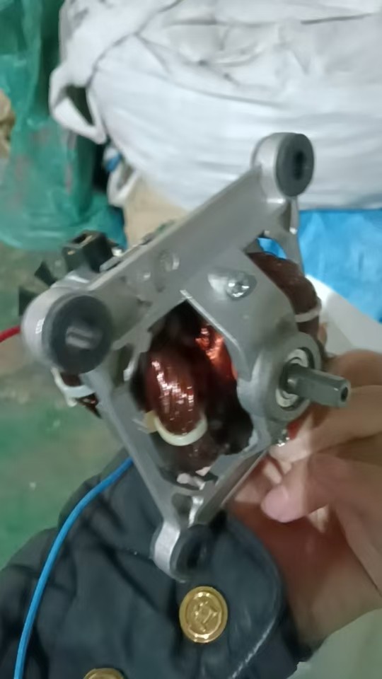 1月5日岳阳工厂处置一批报废小电机约6.8吨打包处理。可过磅。成交价为总价（代发物流。包每个电机都有铜。有铝网络拍卖公告