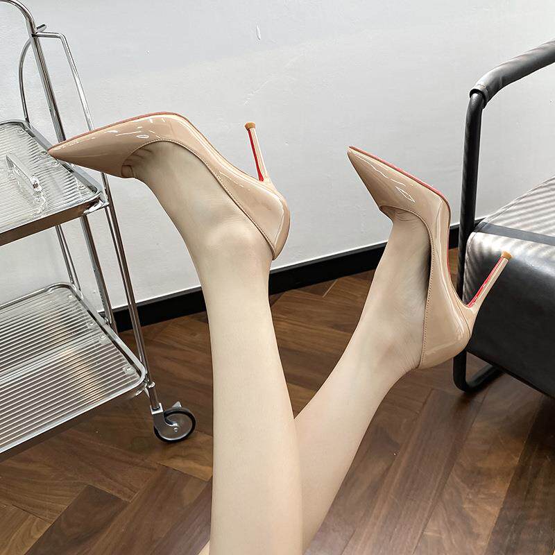 裸色高跟鞋女细跟2026年新款红底鞋尖头浅口气质漆皮职业侧空单鞋