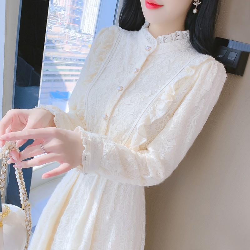 蕾丝连衣裙女春秋内搭打底2025新款宽松白色中长款配大衣雪纺裙子