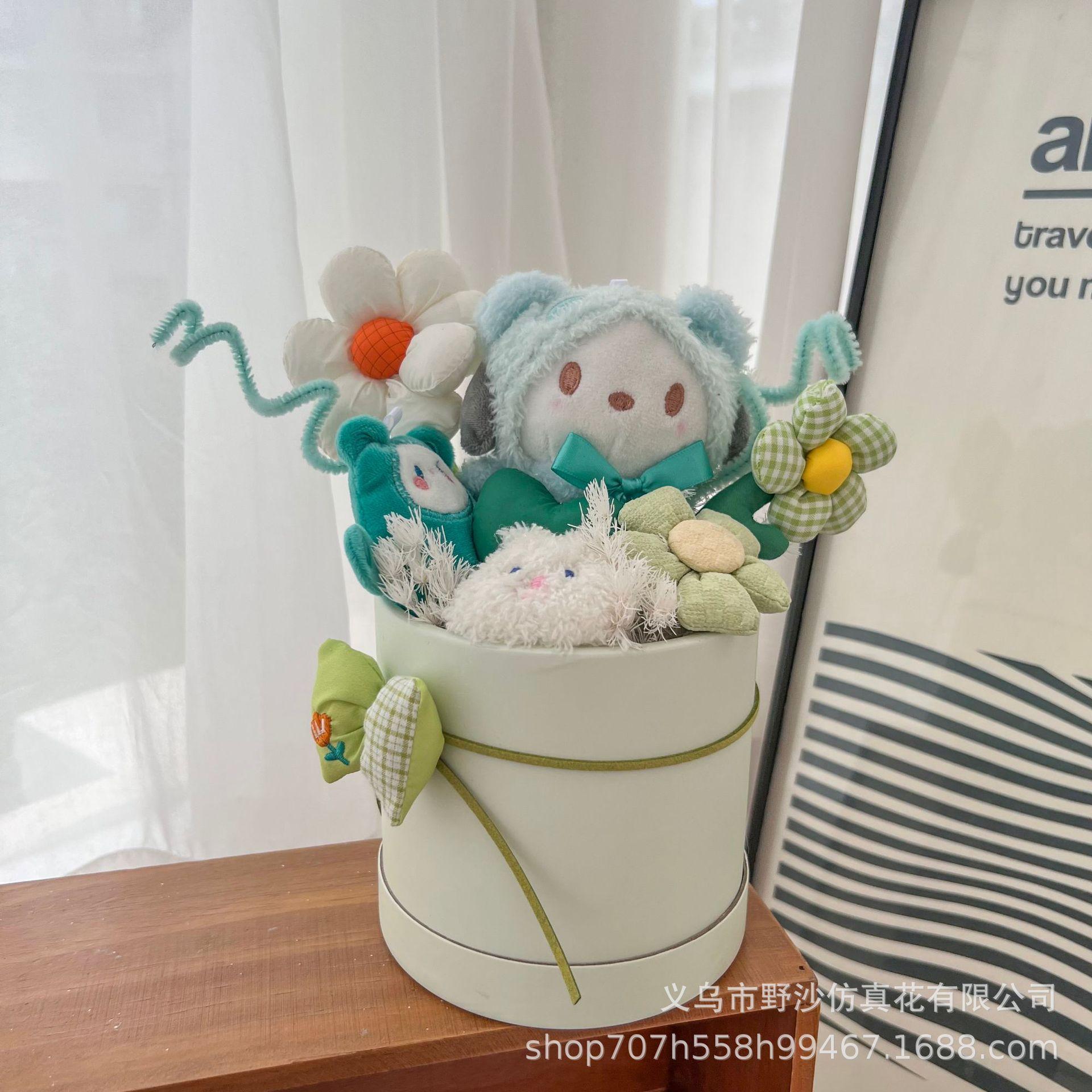 毕业圆筒花束抱抱公仔餐桌花艺