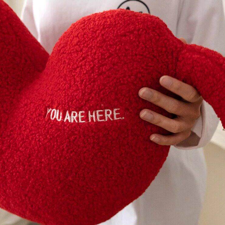 红色爱心抱枕沙发客厅靠枕结婚房床上用靠背女神生日礼物心形靠垫