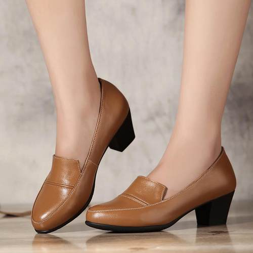 高档中老年女士皮鞋4妈妈鞋子真皮女包鞋春秋底舒适大1软尺码女鞋