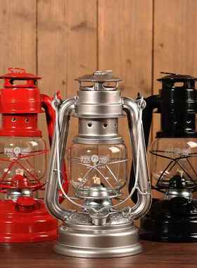 采购产品老式的覆古煤油灯装饰品，怀旧的旧物品，古董马灯笼，背