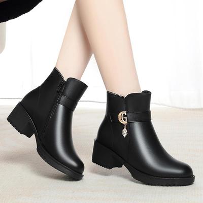 正品真皮中年女短靴2023冬款粗毛跟防羊滑软新底皮鞋保暖洋气妈妈