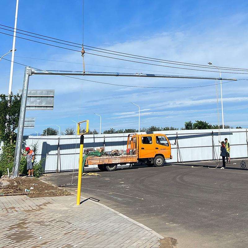 定 制金属监控杆交通道路抓拍监控灯杆热镀锌监控八角立杆L型杆子