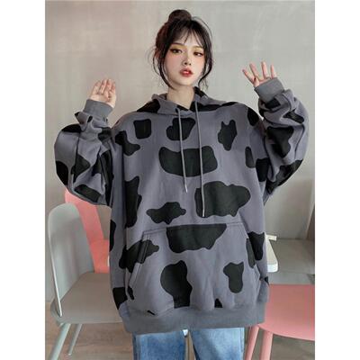 Loose fitting long sleeved hooded pullover top 奶牛连帽卫衣