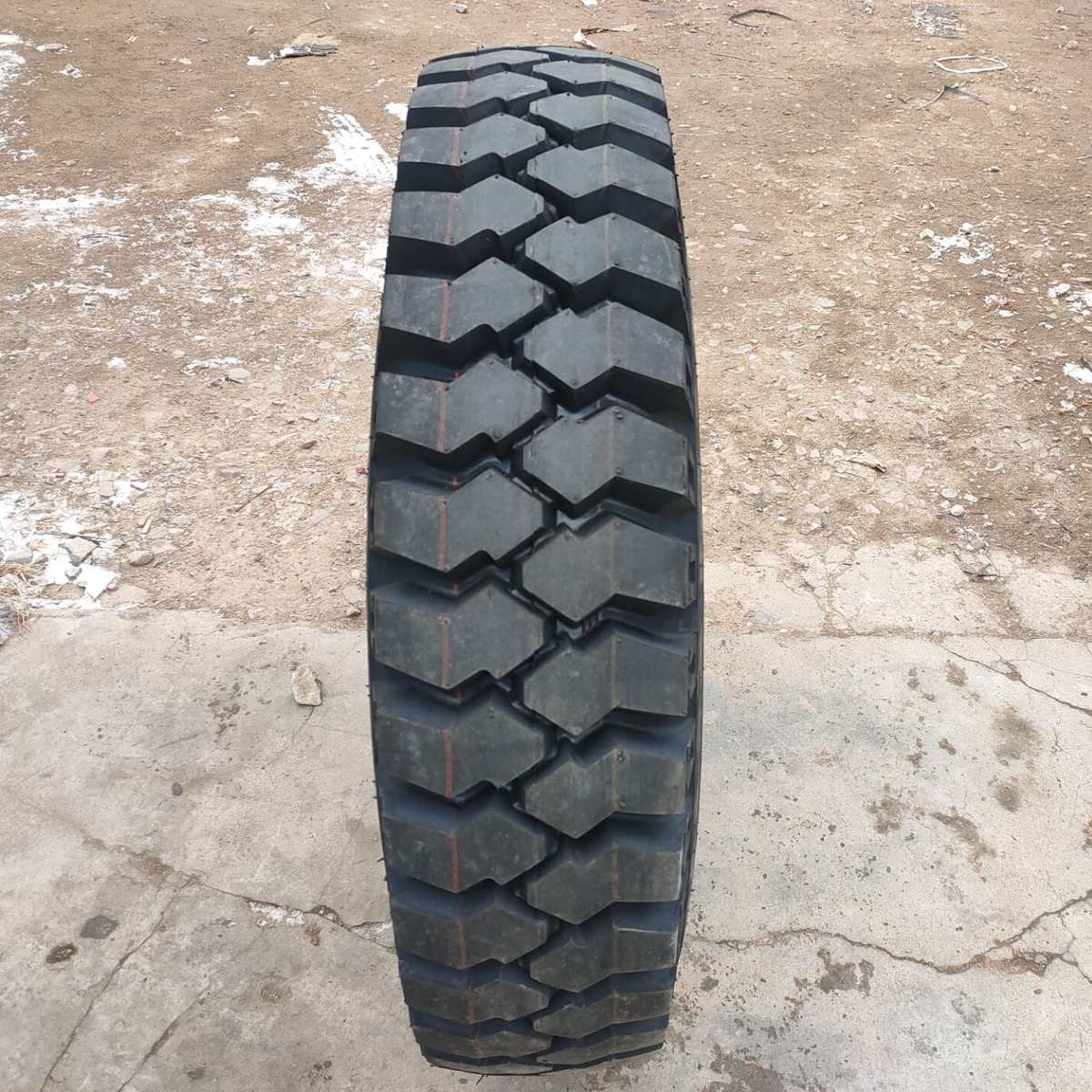 轻卡货车吊叉车尼龙轮胎700/750/825/900/1000/1100/1200-20农用