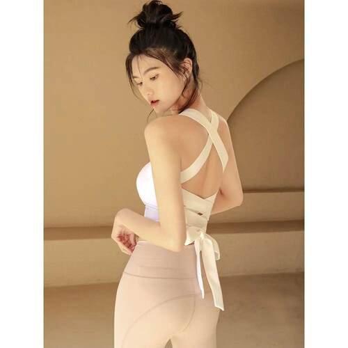 Exercise yoga with chest cushion, exposed navel straps,