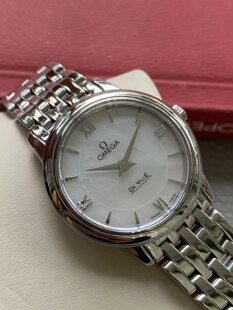 [9.8新]欧米茄碟飞手表女款表径27mm石英女表424.10.27.60.05.001