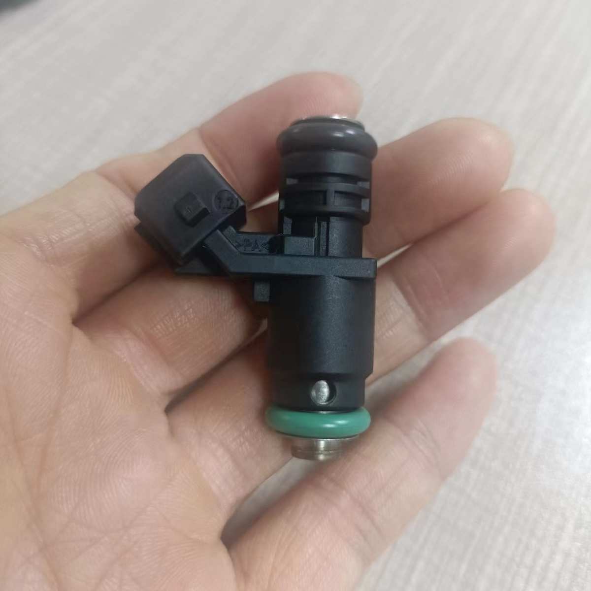 厂家直销工 厂  直  销       喷   油   嘴 OE:10G-09