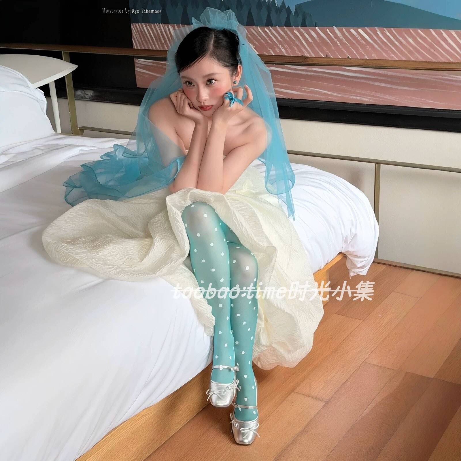 新款鬼马新娘晨袍造型水蓝波点丝袜小众头纱领证求婚拍照出片道具