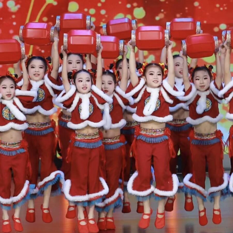 元旦幼儿童喜庆中国红演出服男女童舞蹈服梦娃灯笼元日打鼓表演服