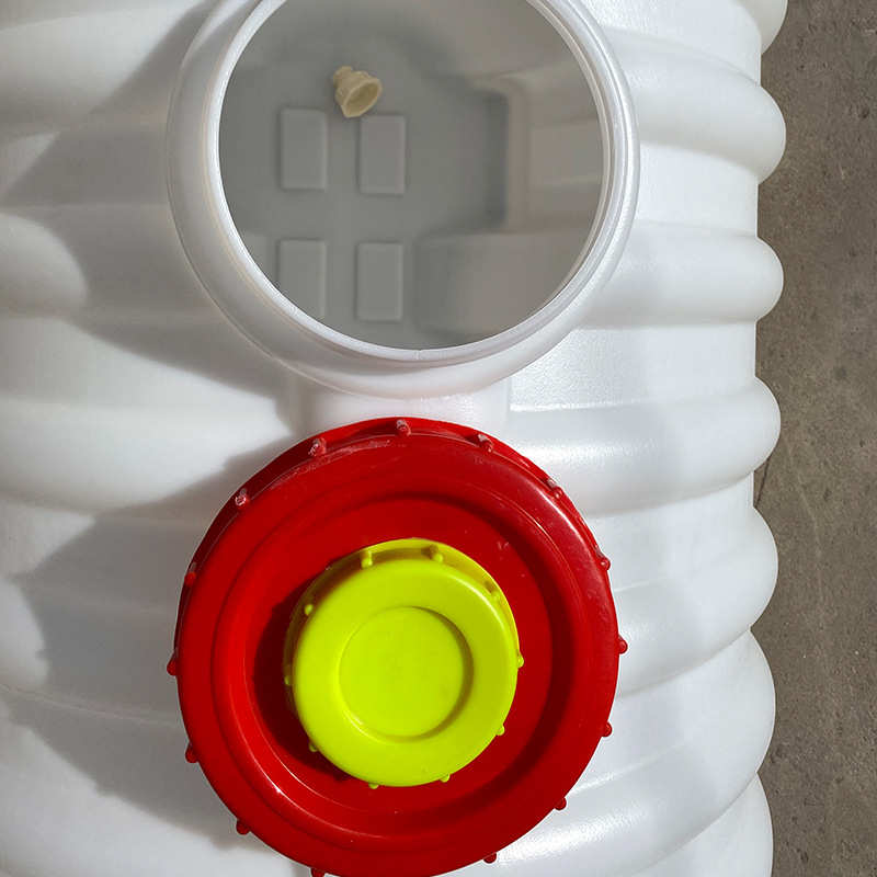 厂家直供塑料容器储水桶1.5吨白色卧式圆桶带盖pe大容量车载水箱