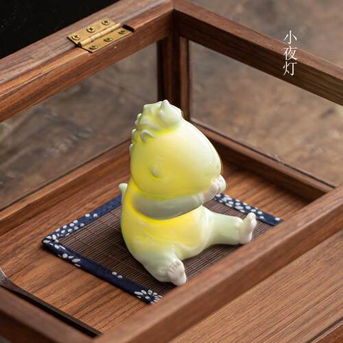 创意可爱小马陶瓷摆件现代潮玩绿马趣味茶宠笔架家用室内香插香器