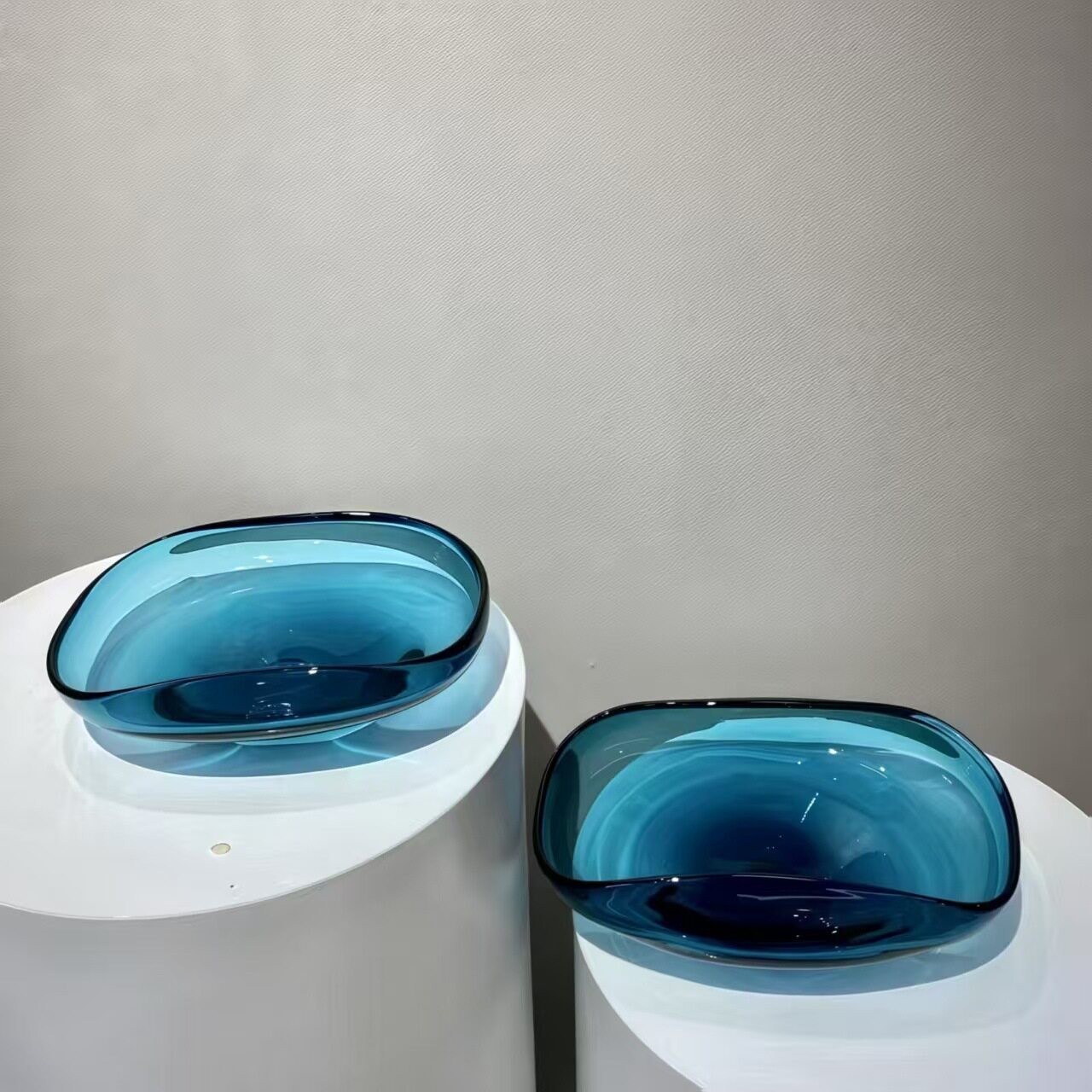 现代简约蓝色手工琉璃水果盘家用客厅茶几摆件样板间餐桌收纳托盘