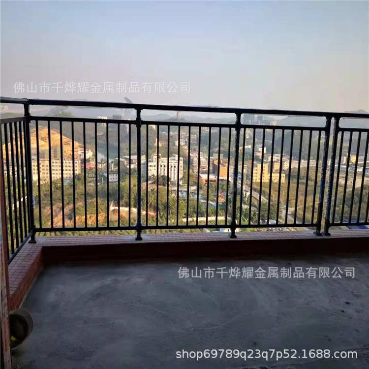 厂家供应阳台护栏小区别墅室外飘窗防护栏走廊扶手安全隔离铁栏杆