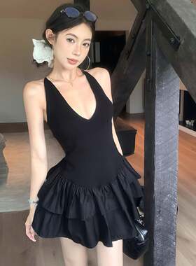 性感辣妹修身气质吊带深V领黑色掐腰洋装女夏季短款花苞蓬蓬裙